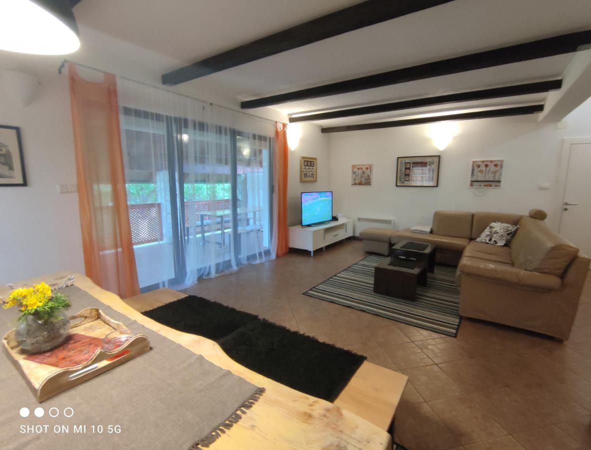 Mila Holiday Home Lohovo Luaran gambar