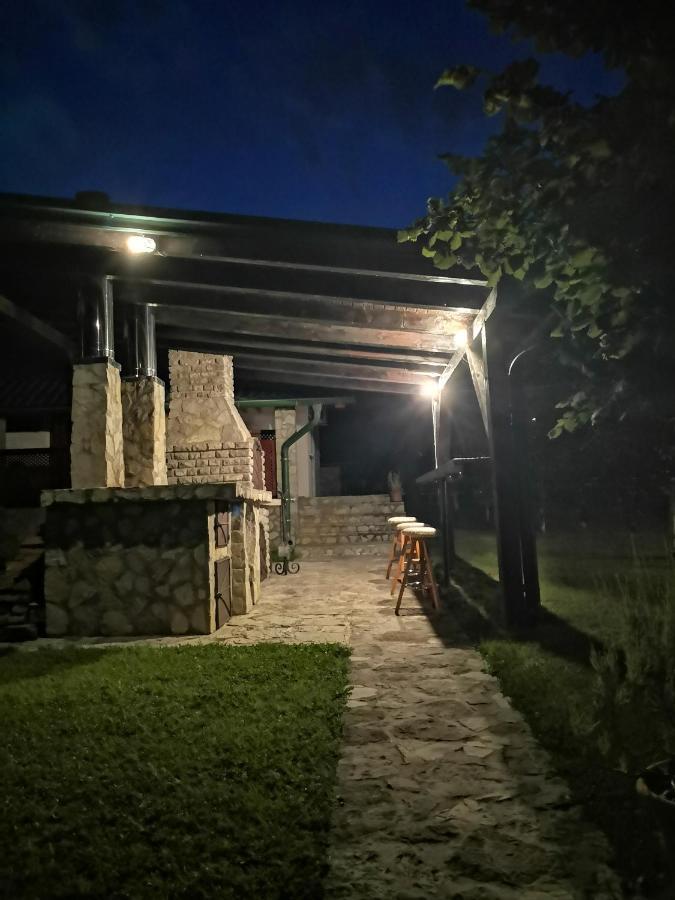 Mila Holiday Home Lohovo Luaran gambar